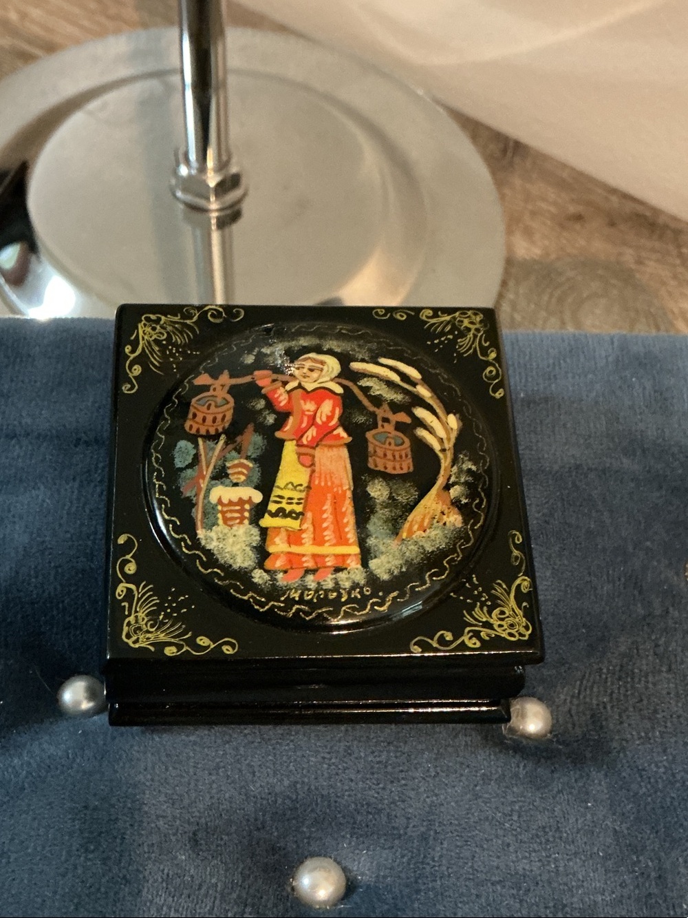 Hand-Painted Russian Black Lacquer Trinket Box with Folk Art Scene 2.5x2.5x1 EUC - Picture 1 of 4